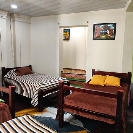 Hostal Latitud Ecuem Quito Exteriör bild